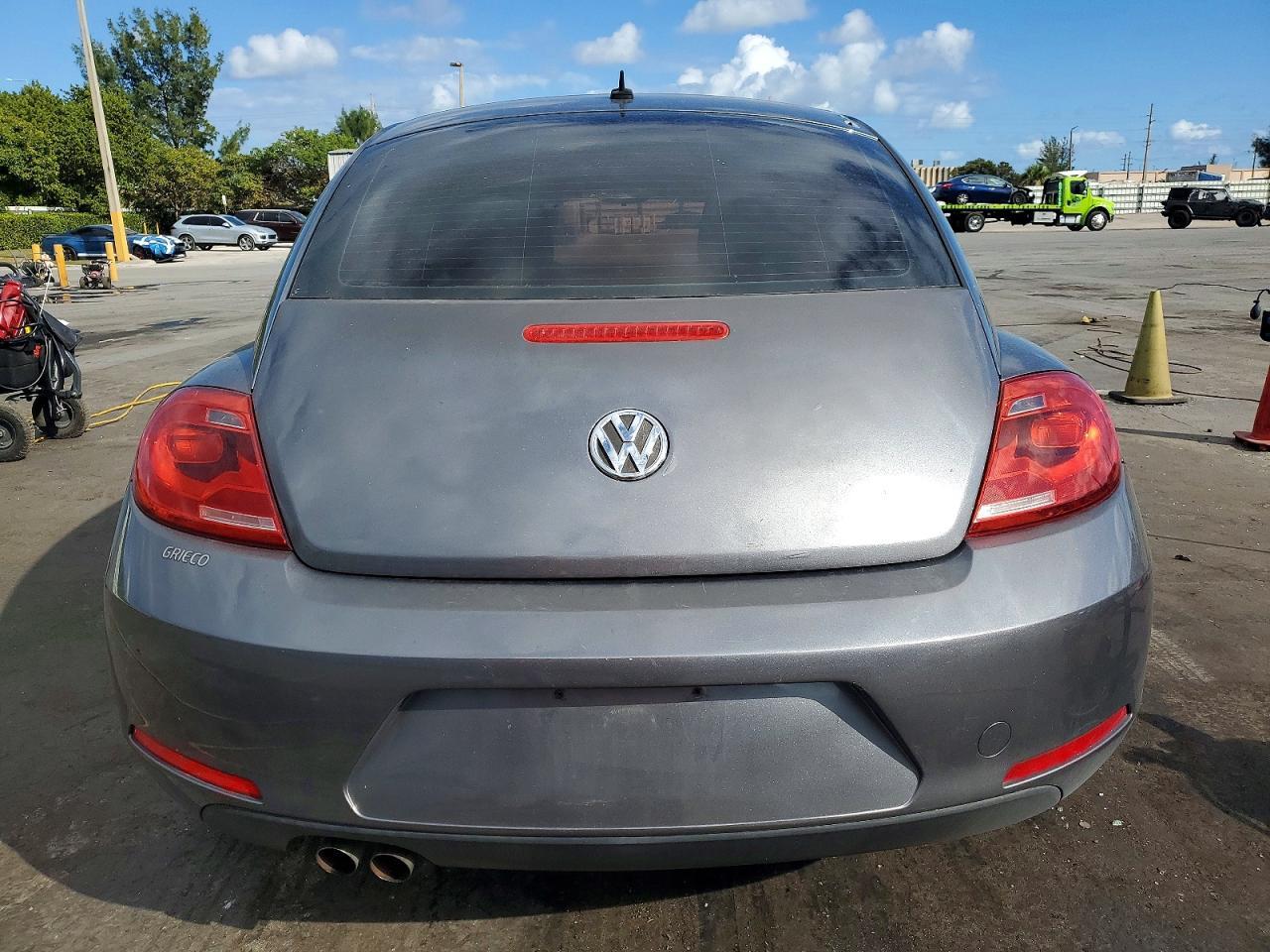 2012 Volkswagen Beetle - Фото 6