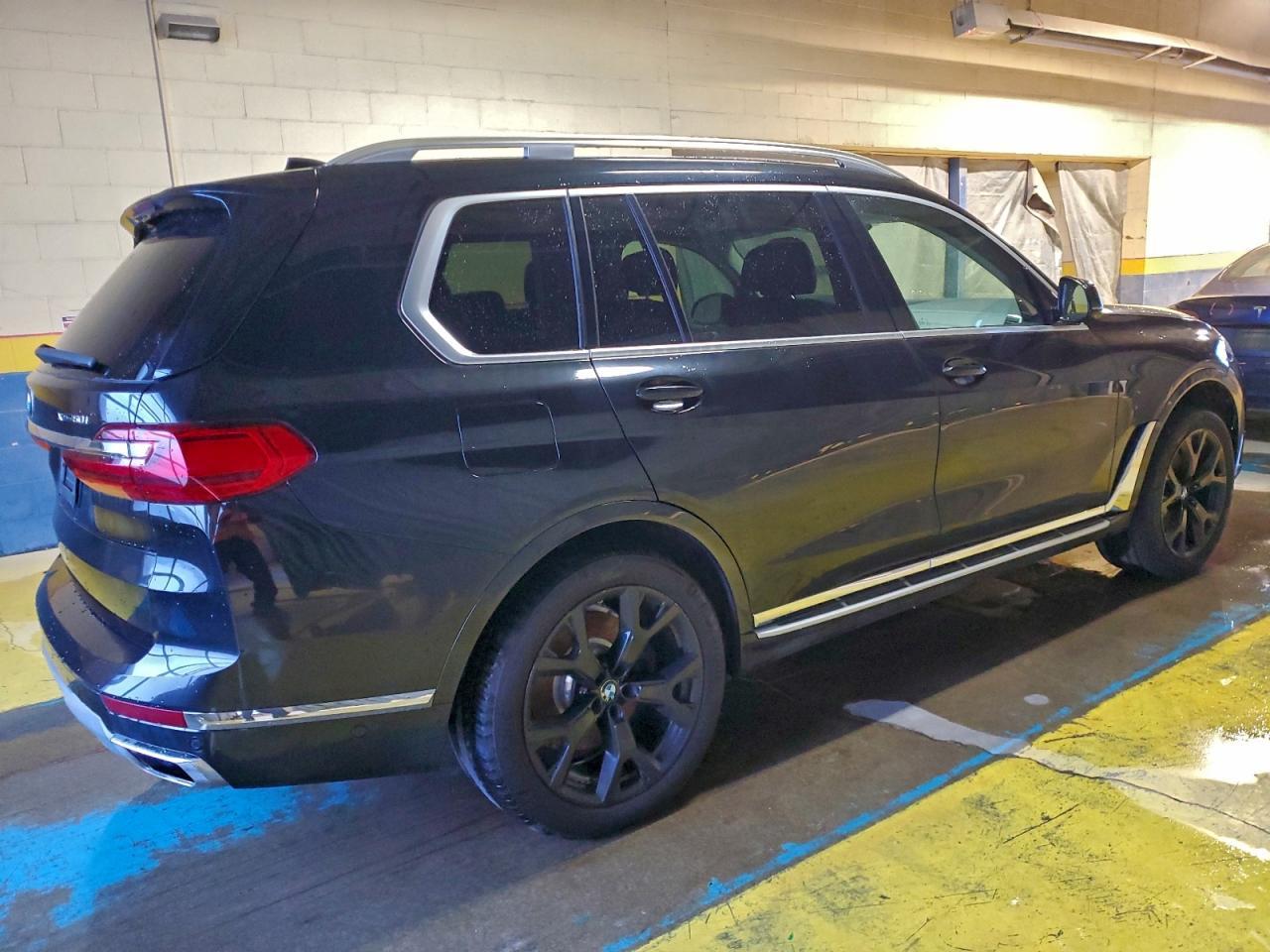 2019 BMW X7 xDrive50I - Фото 3