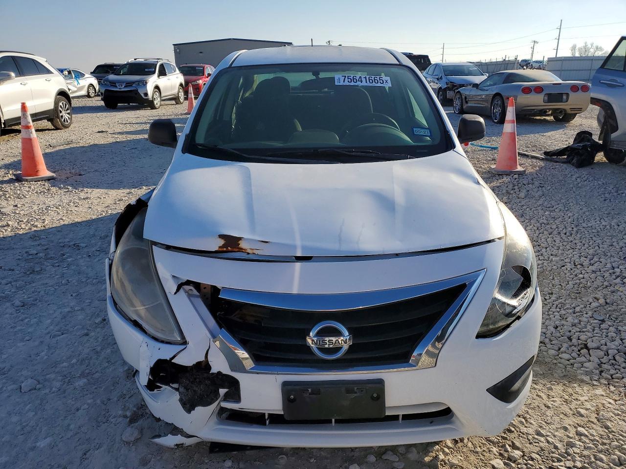 2015 Nissan Versa S - Фото 5