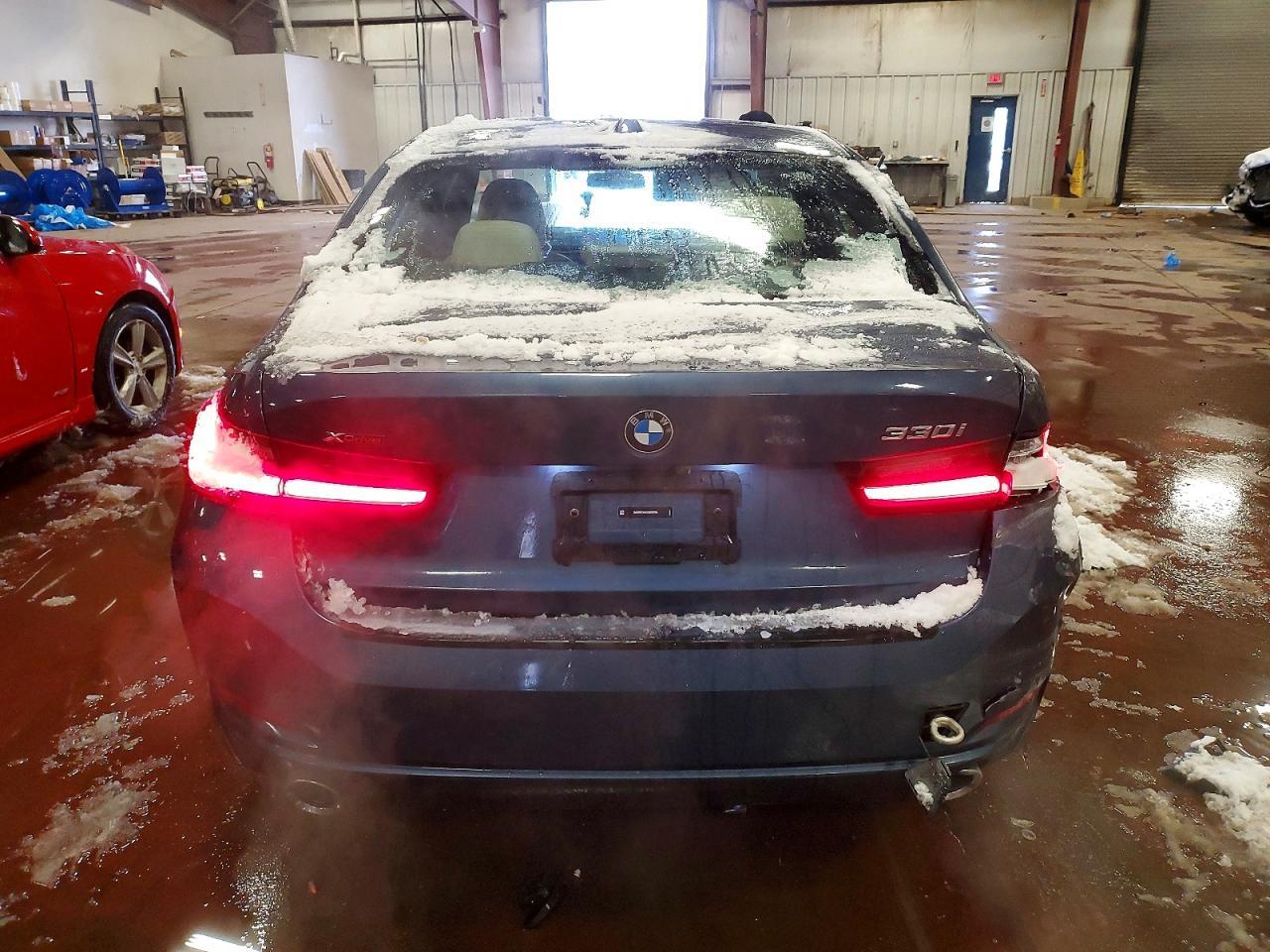 2025 BMW 330Xi - Фото 6