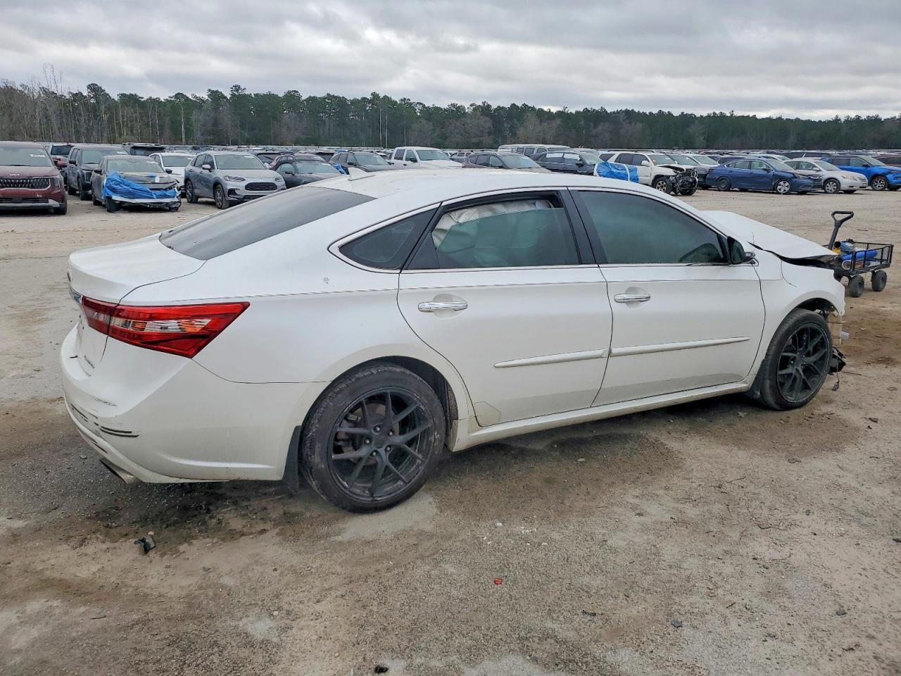 2016 Toyota Avalon Xle - Image 3