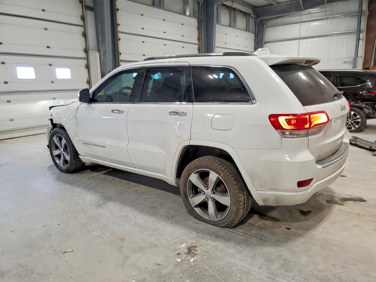 2015 Jeep Grand Cherokee Overland - Image 2