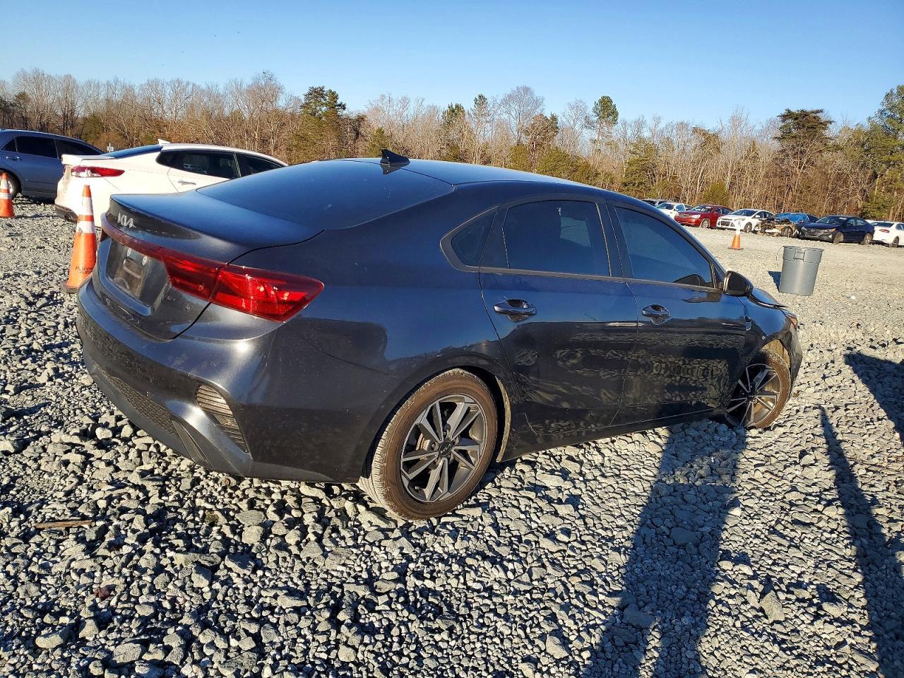 2023 Kia Forte Lx - Image 3