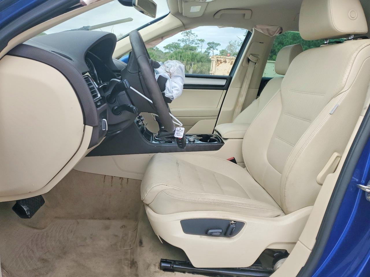 2016 Volkswagen Touareg Sport - Image 7