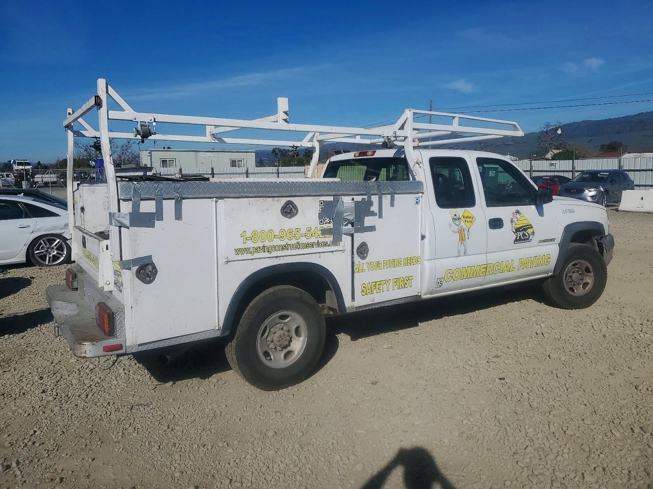 2006 Chevrolet Silverado Utility / Service Truck - Image 3