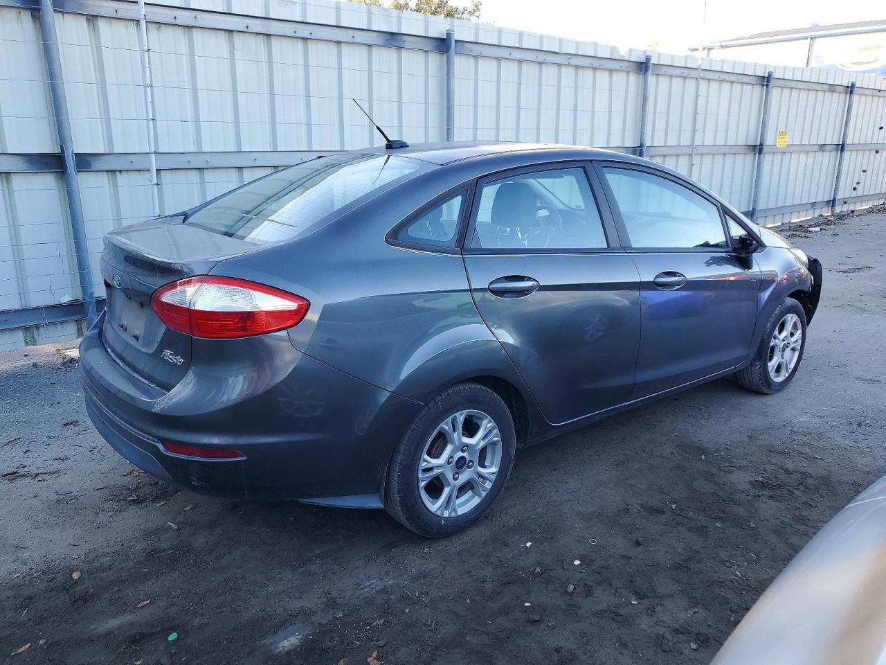2016 Ford Fiesta Se - Фото 3