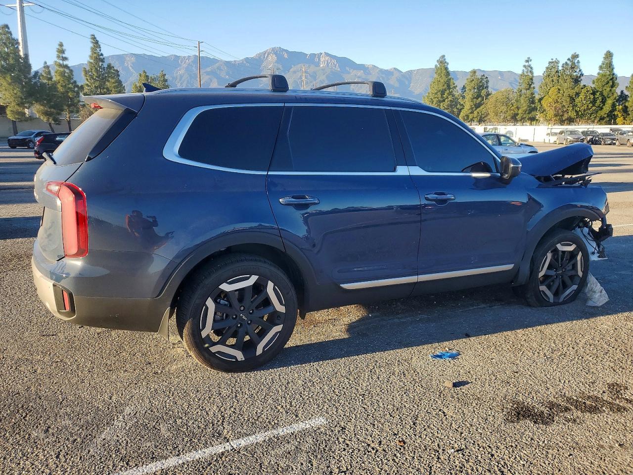 2025 Kia Telluride S - Image 3