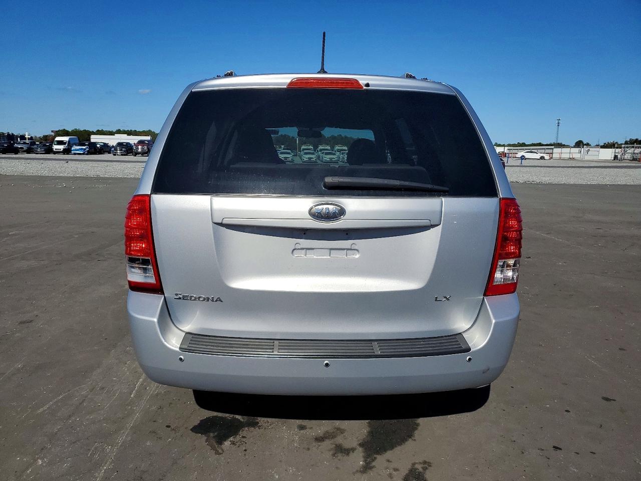 2011 Kia Sedona Lx - Фото 6