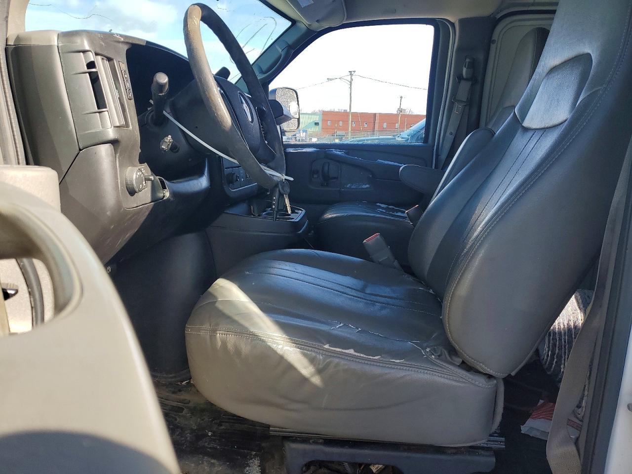 2014 Chevrolet Express G2500 Delivery Van - Image 7