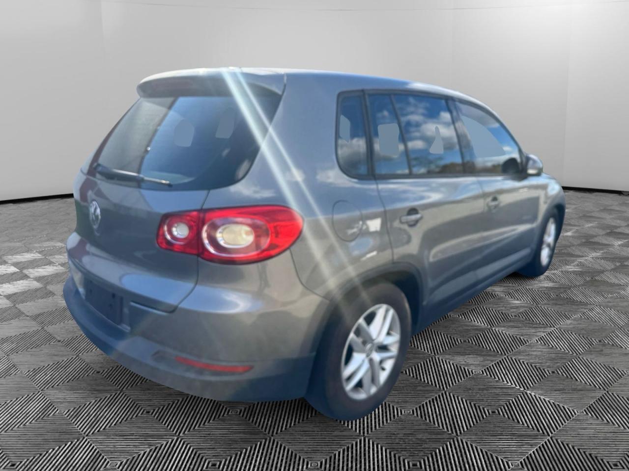 2011 Volkswagen Tiguan S - Фото 4