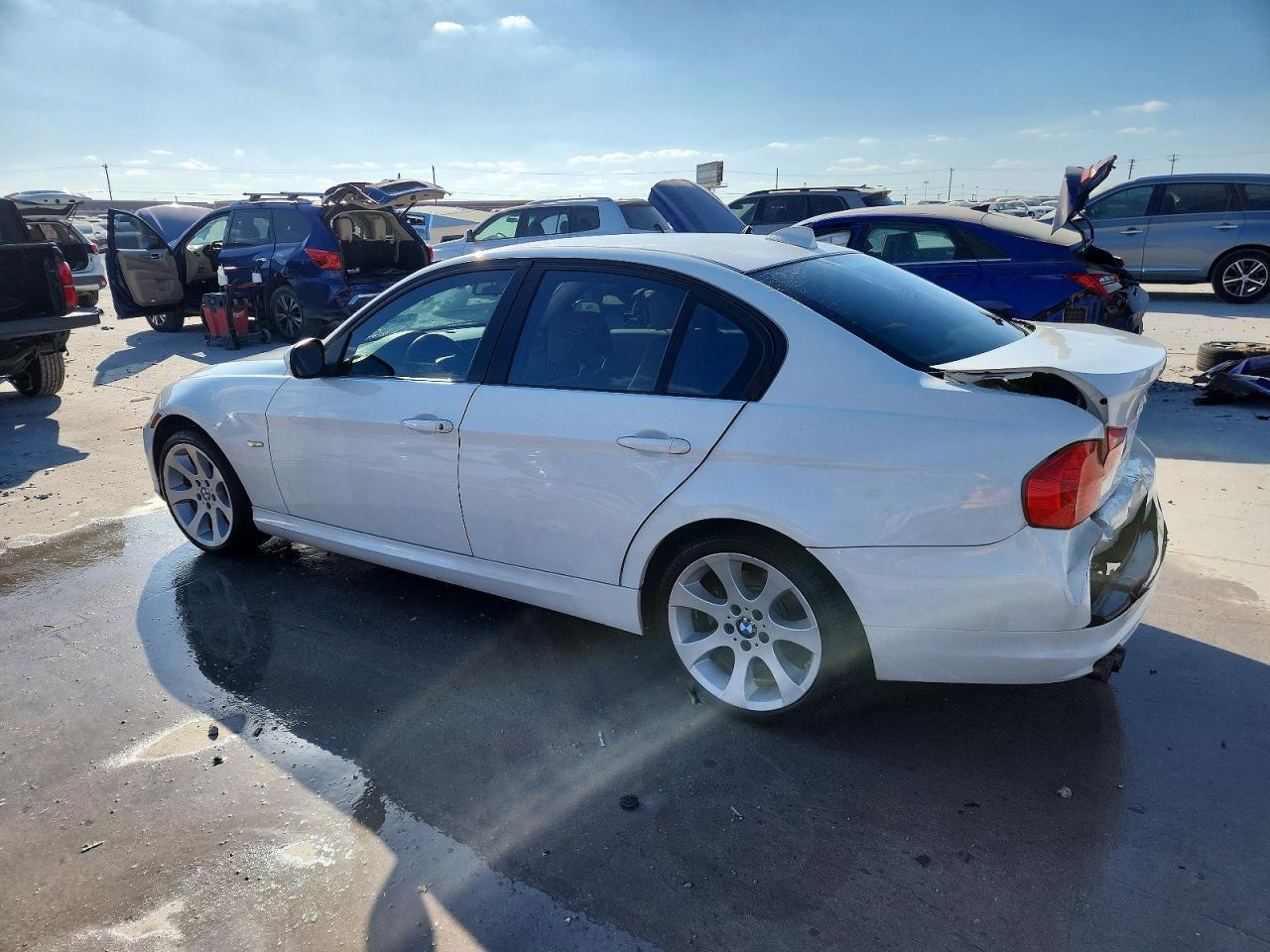2010 BMW 328 I - Image 2