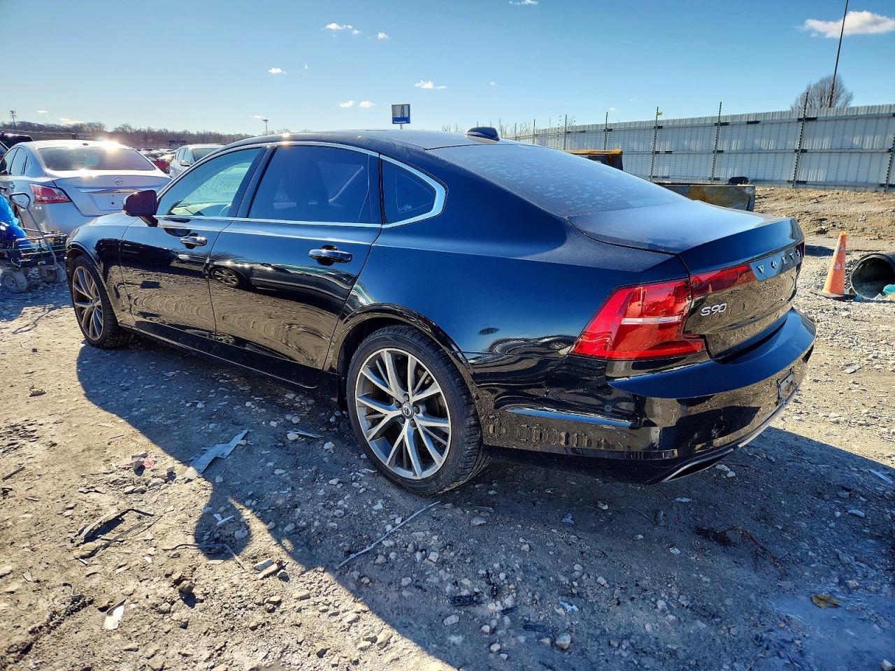 2018 Volvo S90 T6 Momentum - Фото 2