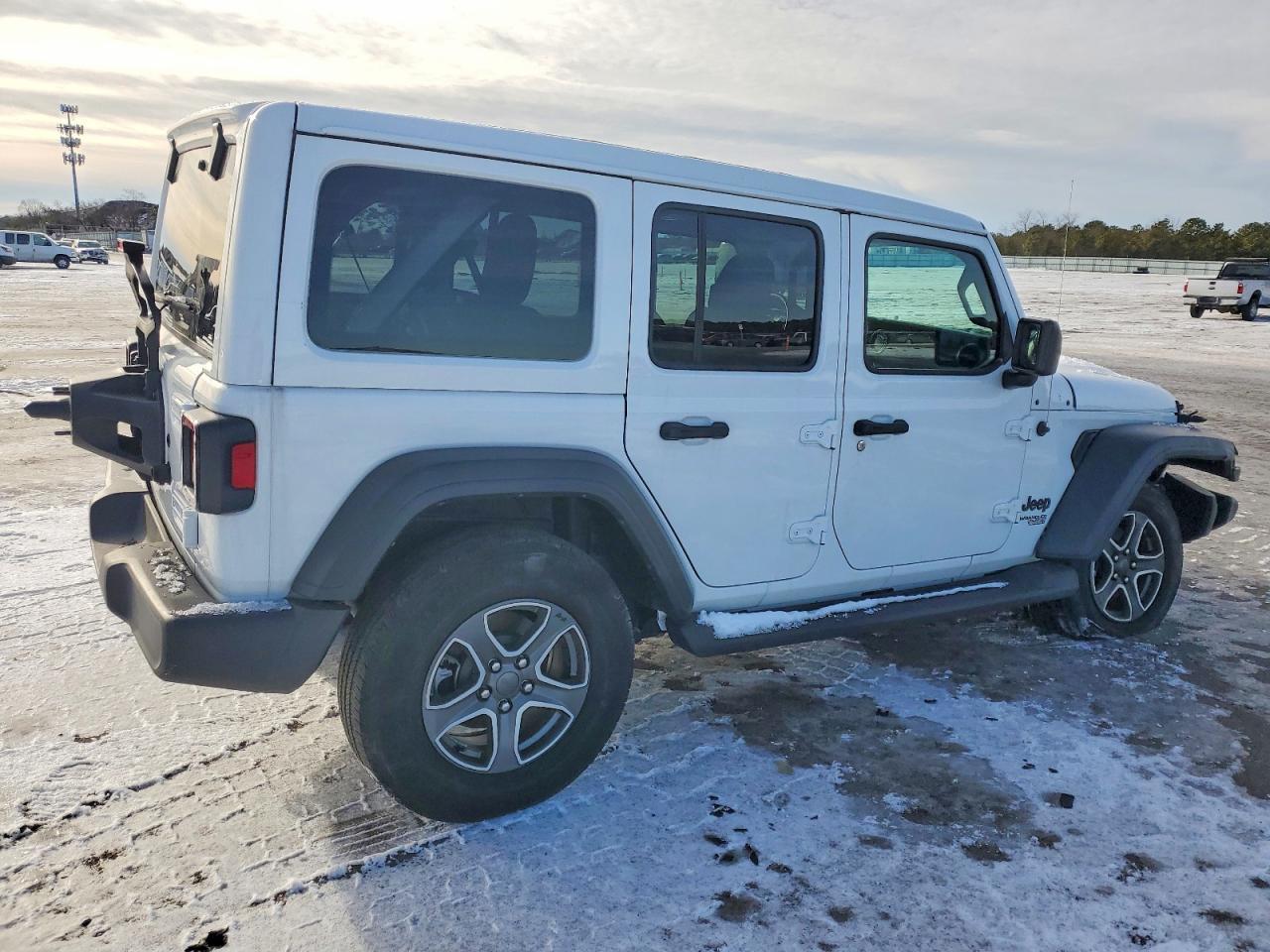 2021 Jeep Wrangler Unlimited Sport - Фото 3