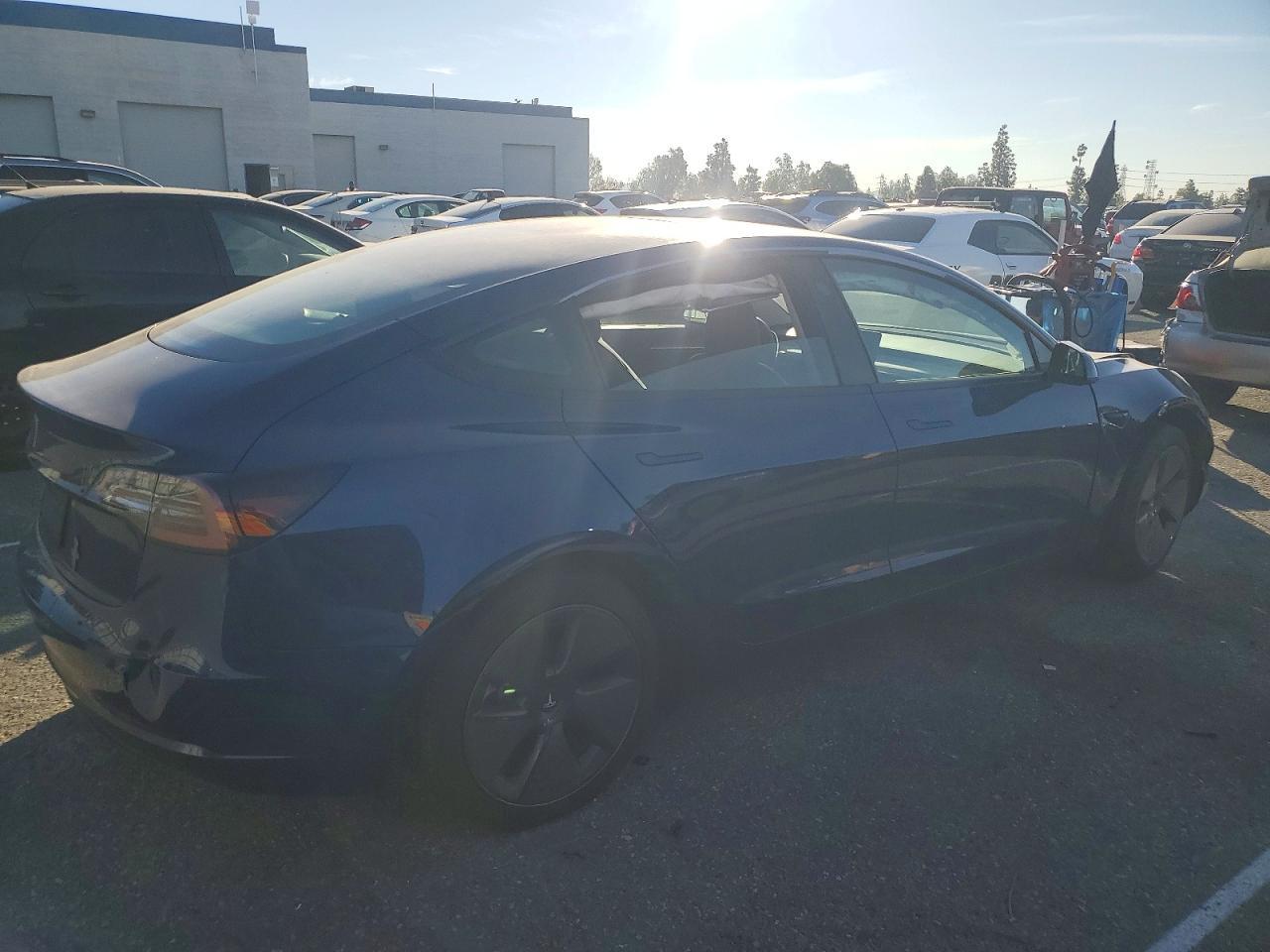 2022 Tesla Model 3 - Фото 3