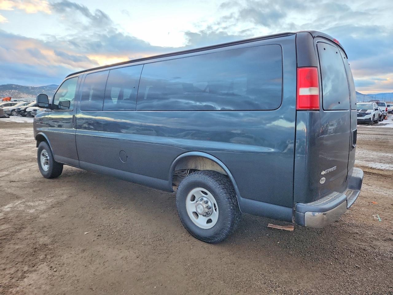 2017 Chevrolet Express G3500 Lt - Фото 2