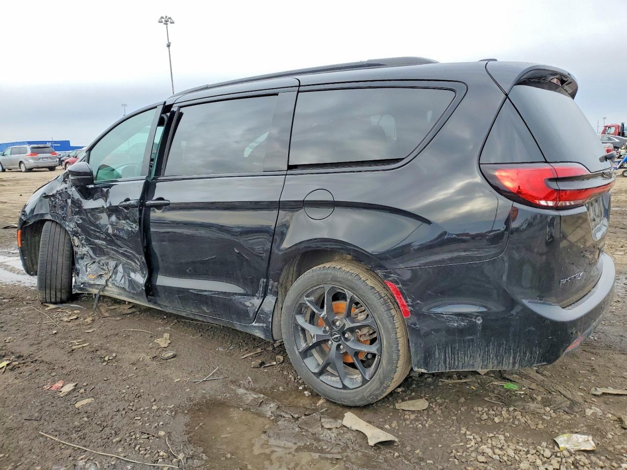 2024 Chrysler Pacifica Touring L - Image 2