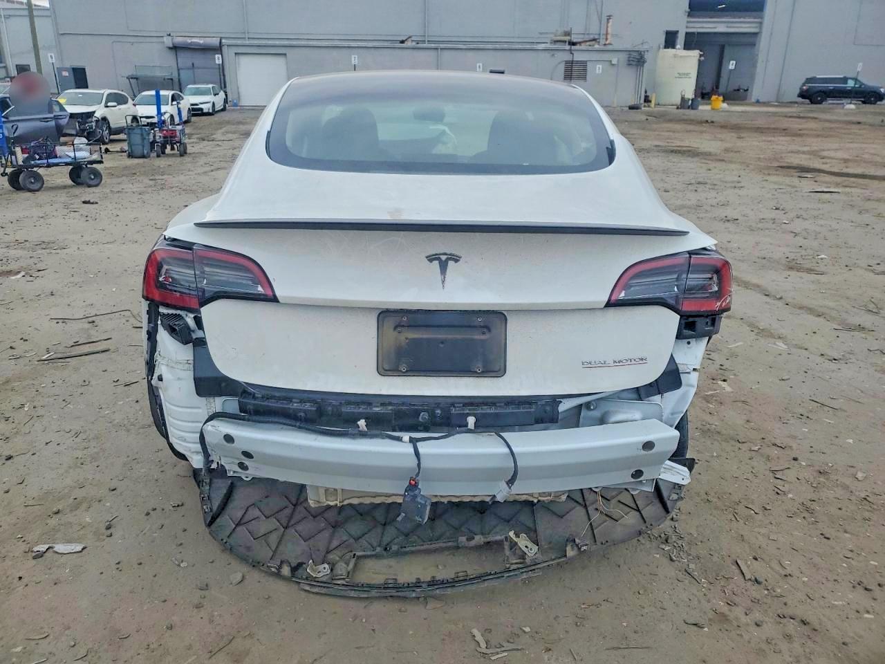 2023 Tesla Model 3 - Фото 6