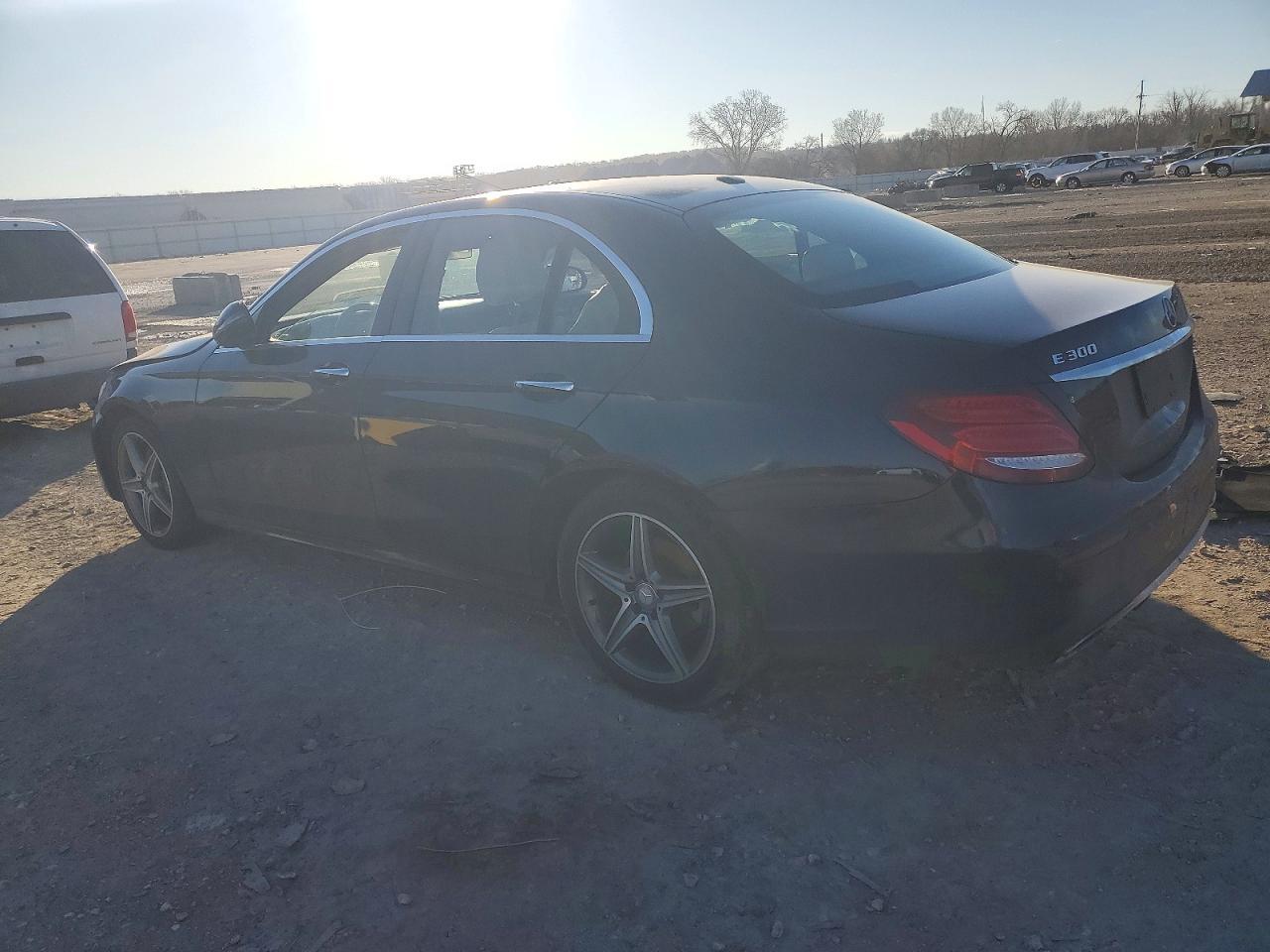 2017 Mercedes-Benz E 300 4Matic - Фото 2