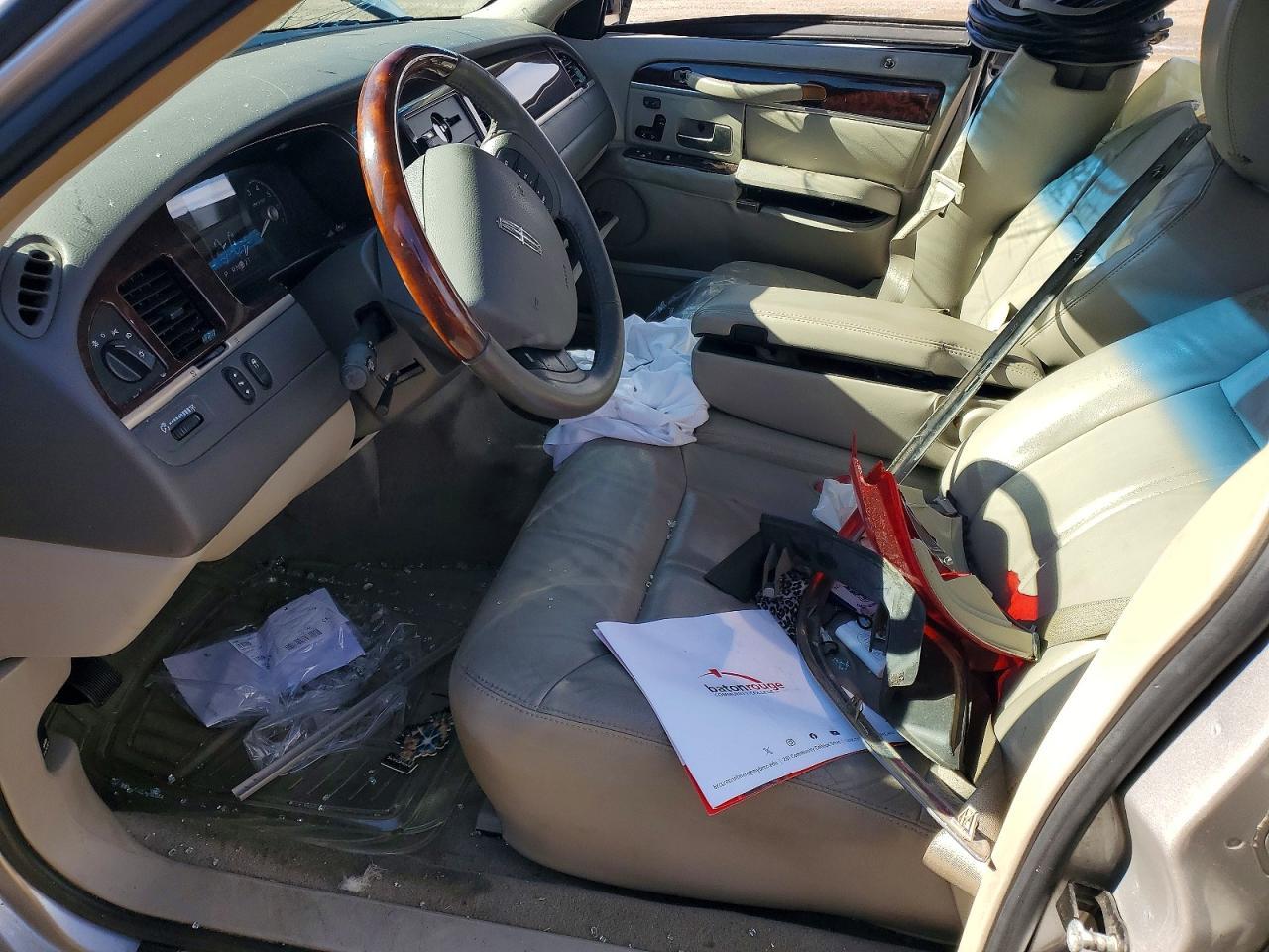 2011 Lincoln Town Car Signature Limited - Фото 7