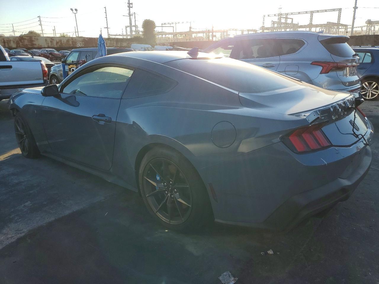 2024 Ford Mustang Dark Horse - Фото 2
