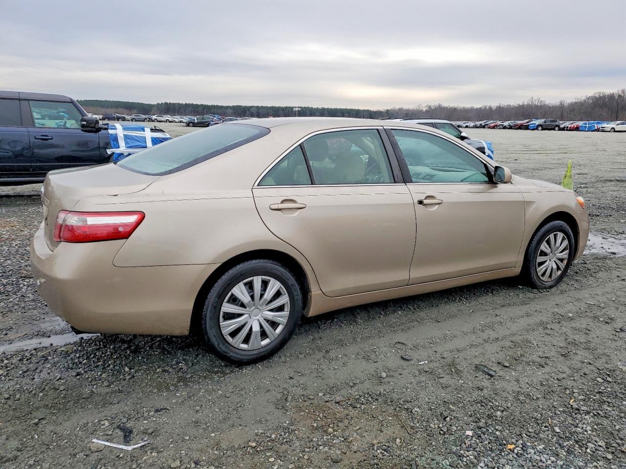 2009 Toyota Camry Le - Фото 3