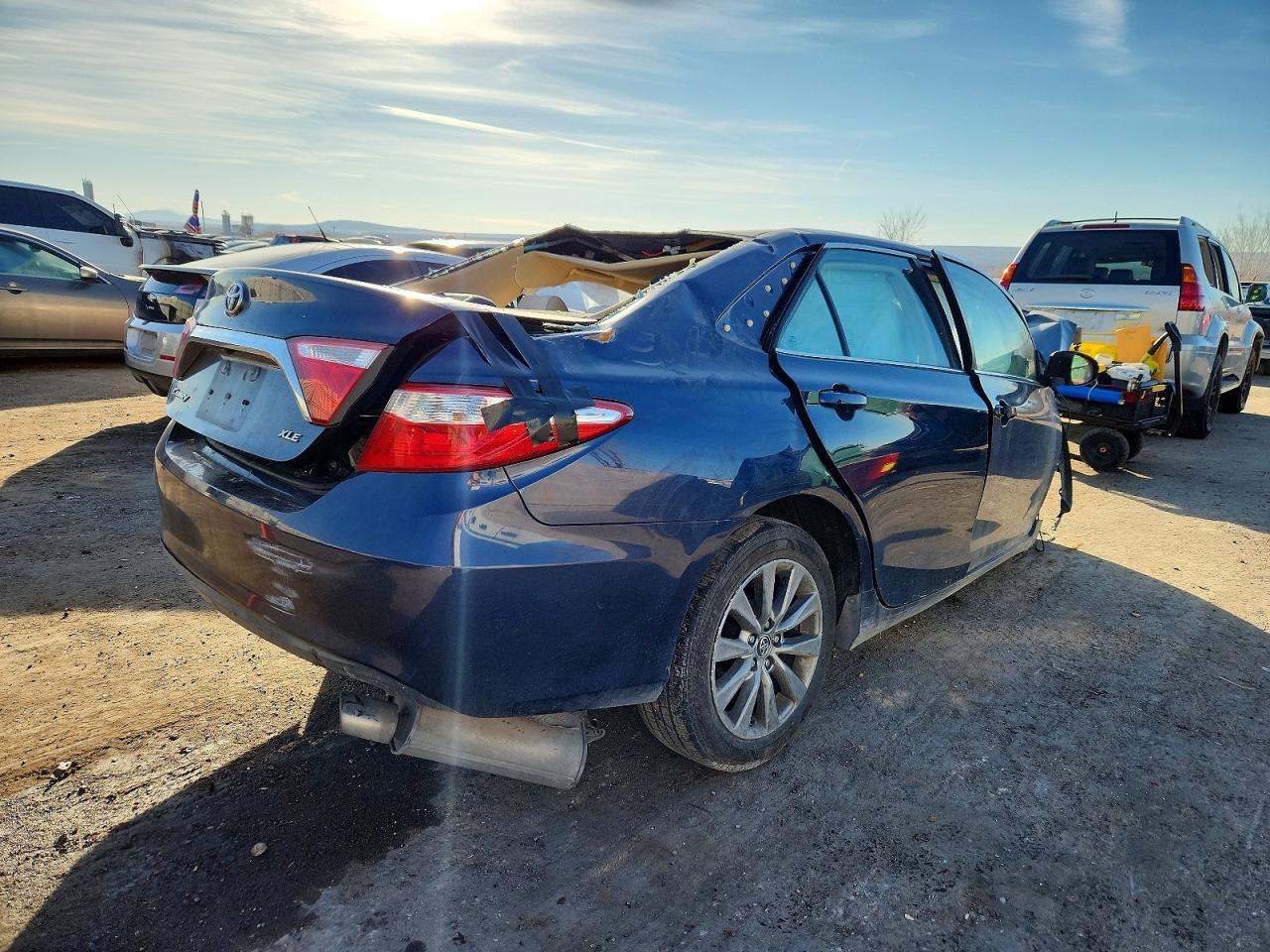 2015 Toyota Camry - Фото 3