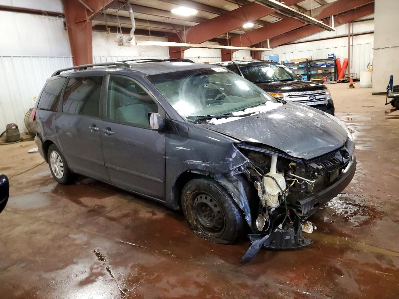 2009 Toyota Sienna Le 8-Passenger - Фото 4