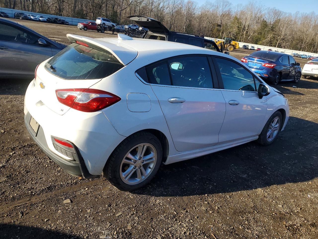 2017 Chevrolet Cruze Lt - Image 3
