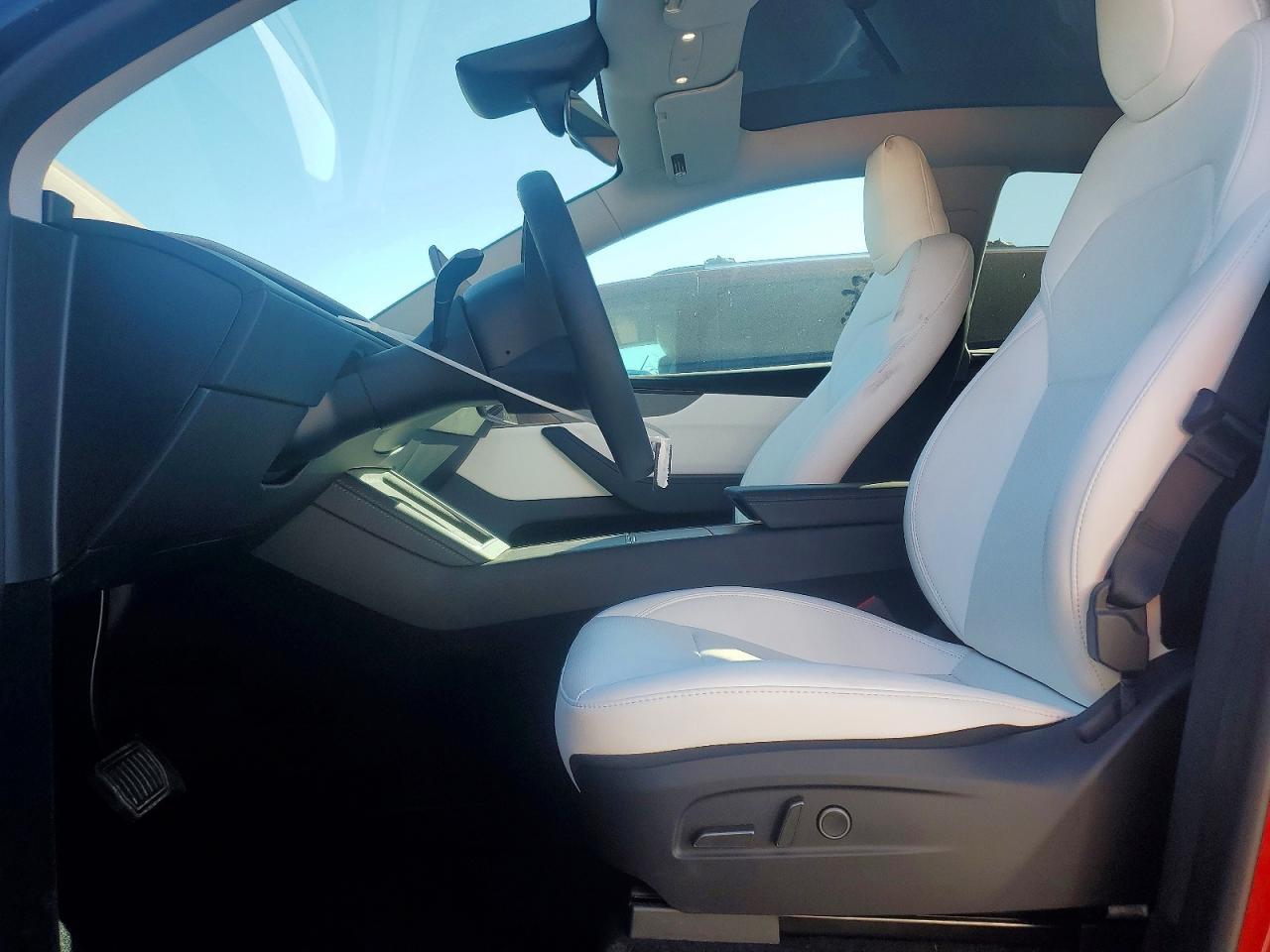 2026 Tesla Model Y - Image 7