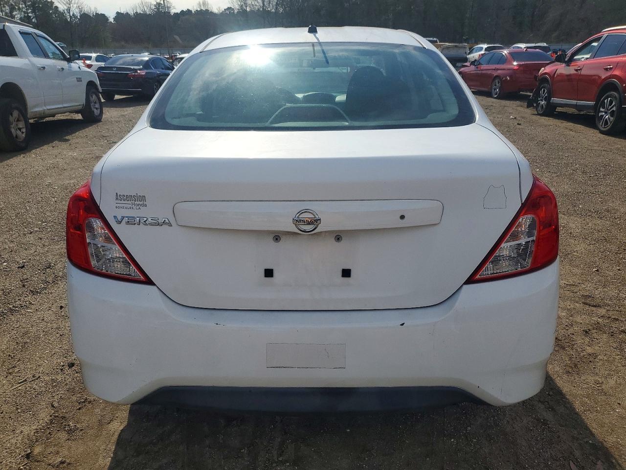 2015 Nissan Versa S - Фото 6