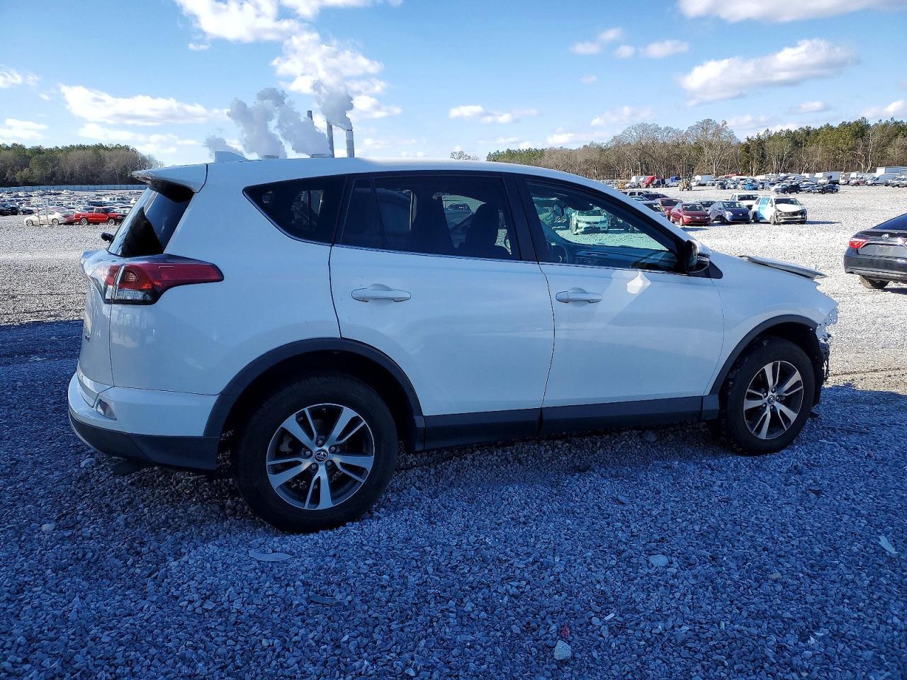 2017 Toyota Rav4 Xle - Image 3