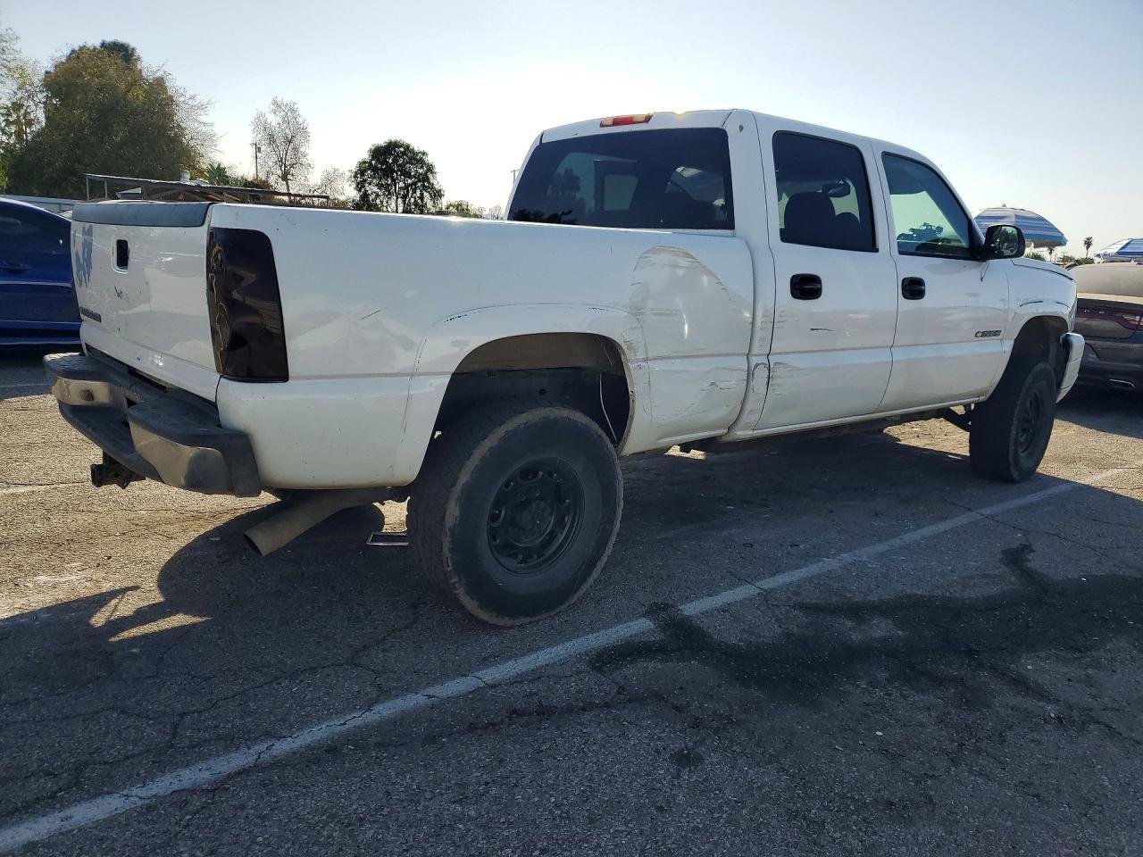 2007 Chevrolet Silverado C2500 Heavy Duty - Image 3