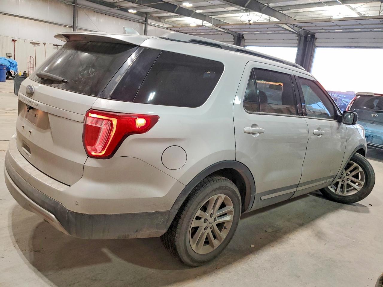 2017 Ford Explorer Xlt - Image 3
