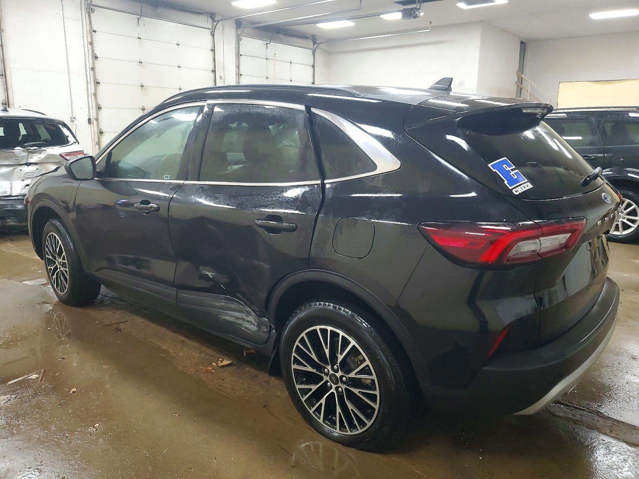 2025 Ford Escape - Фото 2