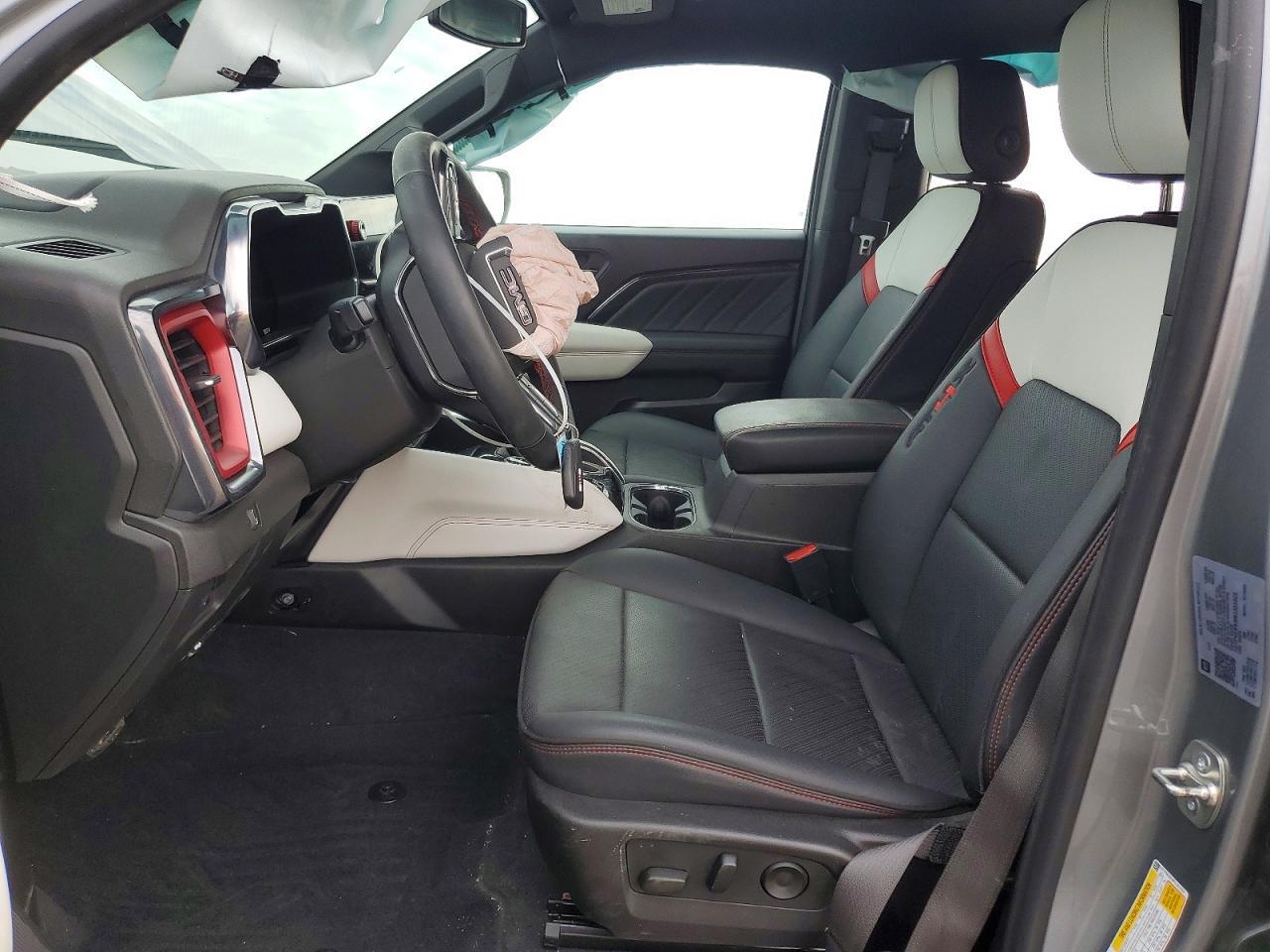 2024 GMC Canyon At4X - Image 7