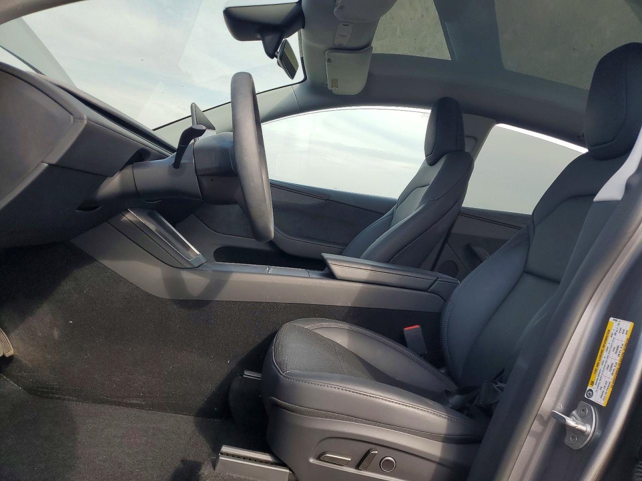 2026 Tesla Model Y - Image 7