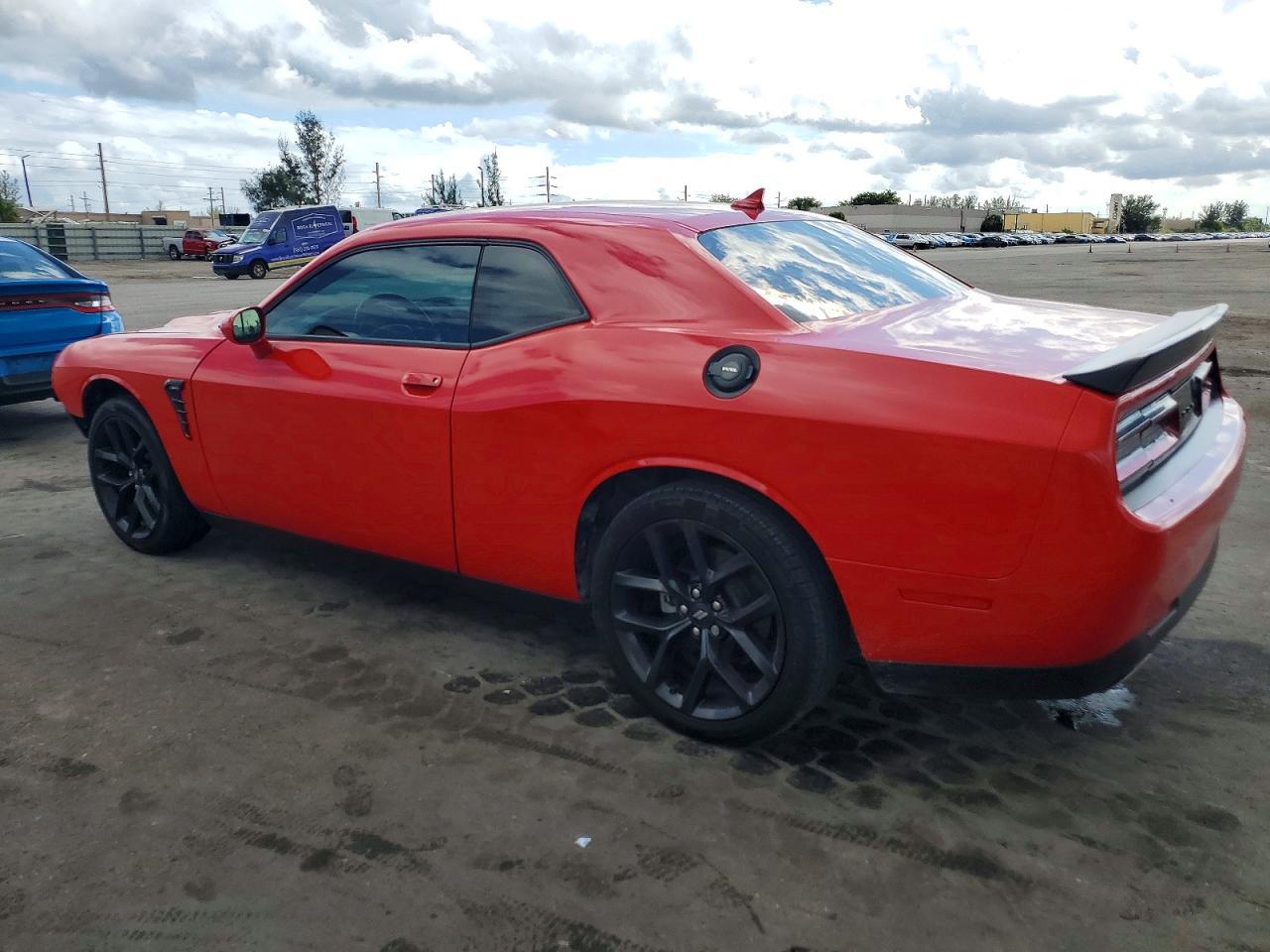 2021 Dodge Challenger Sxt - Фото 2