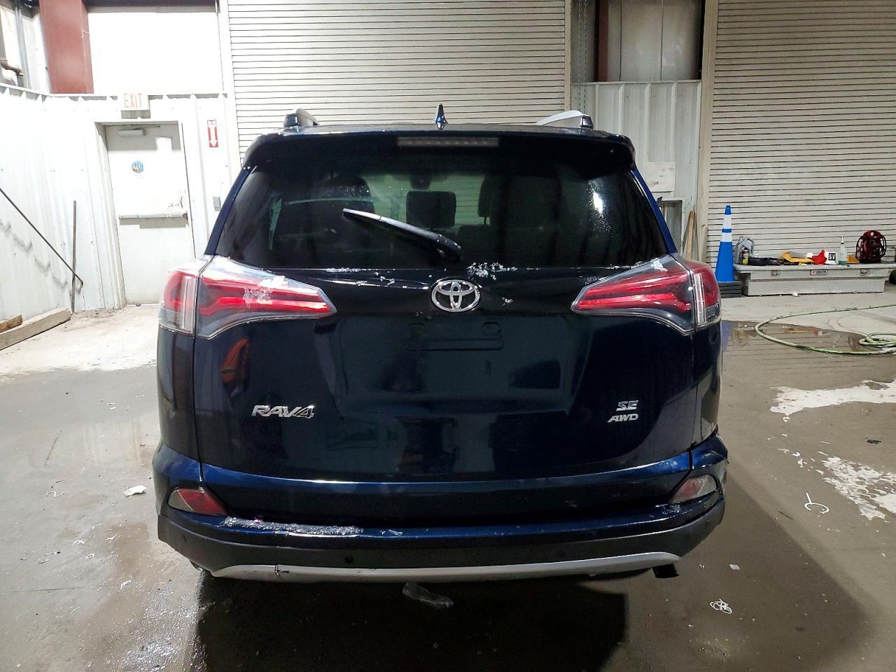 2017 Toyota Rav4 Se - Фото 6