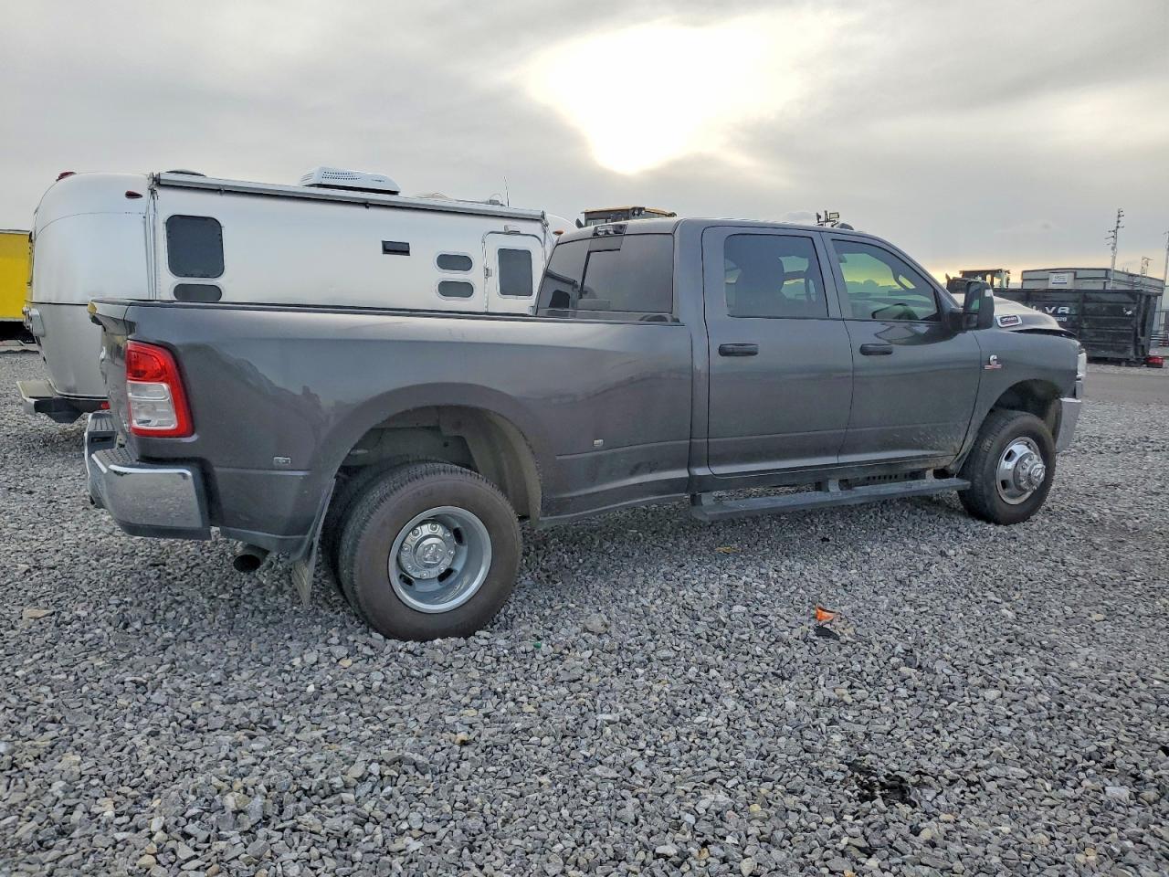 2024 Ram 3500 Tradesman - Фото 3