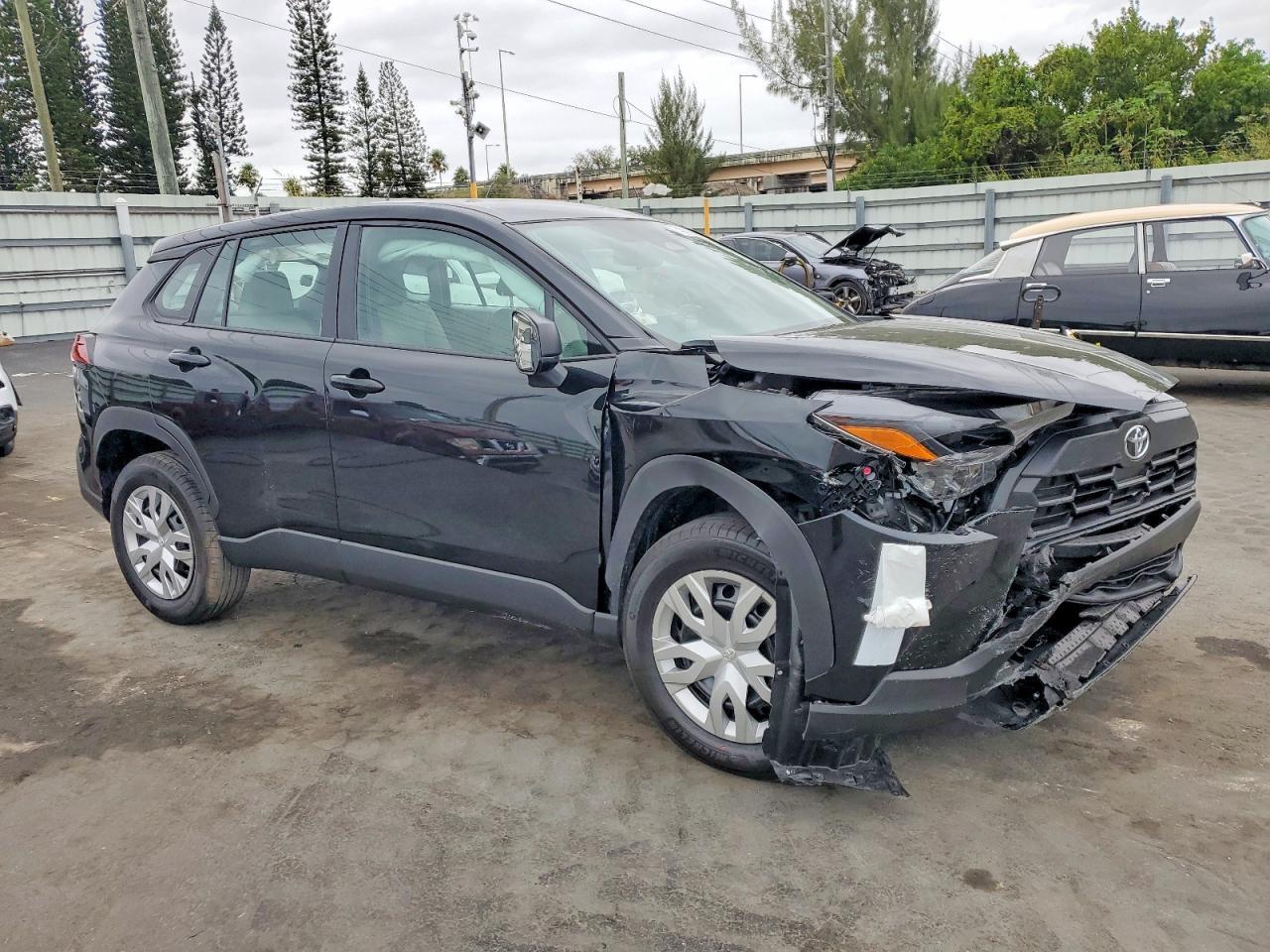 2026 Toyota Corolla Cross L - Image 4