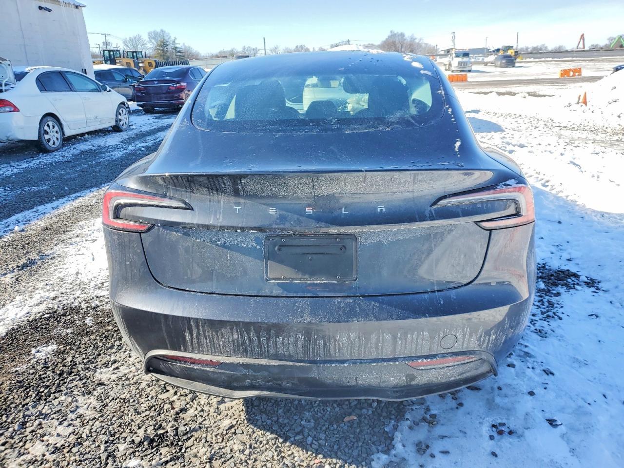 2025 Tesla Model 3 - Фото 6