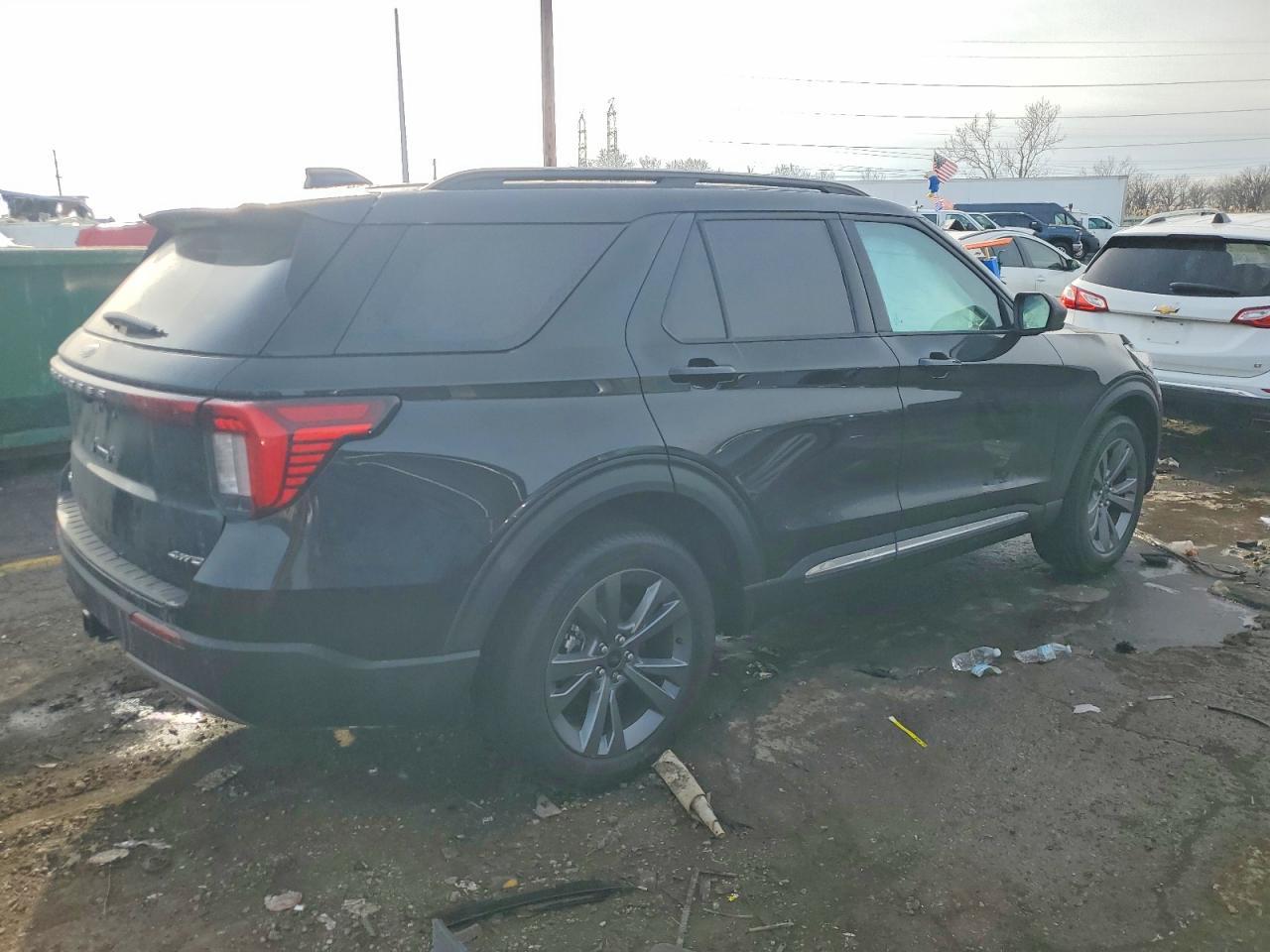 2025 Ford Explorer Active - Image 3