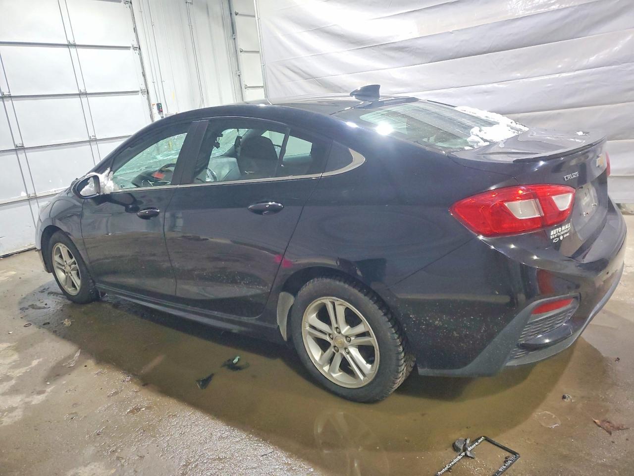 2018 Chevrolet Cruze Lt - Image 2