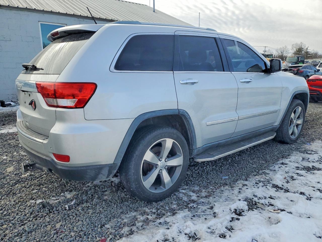 2011 Jeep Grand Cherokee Limited - Image 3