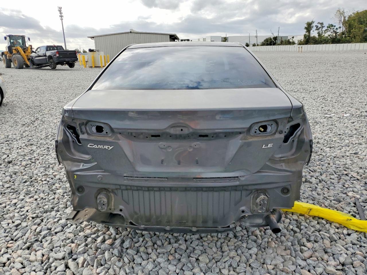 2012 Toyota Camry Le - Фото 6
