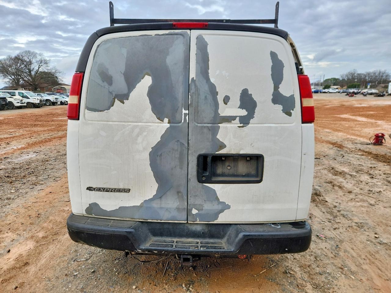 2005 Chevrolet Express G3500 - Image 6
