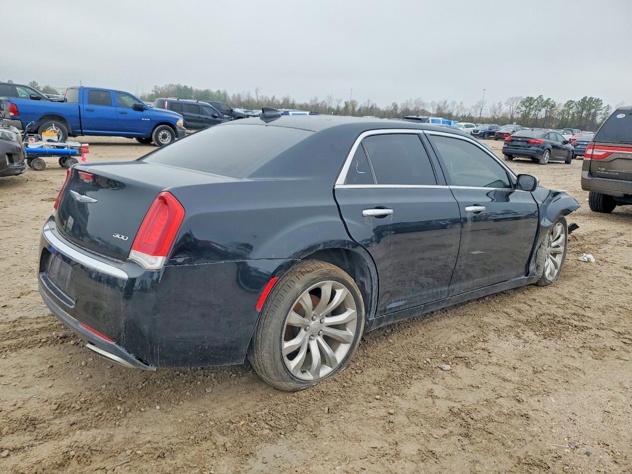 2018 Chrysler 300 Limited - Фото 3