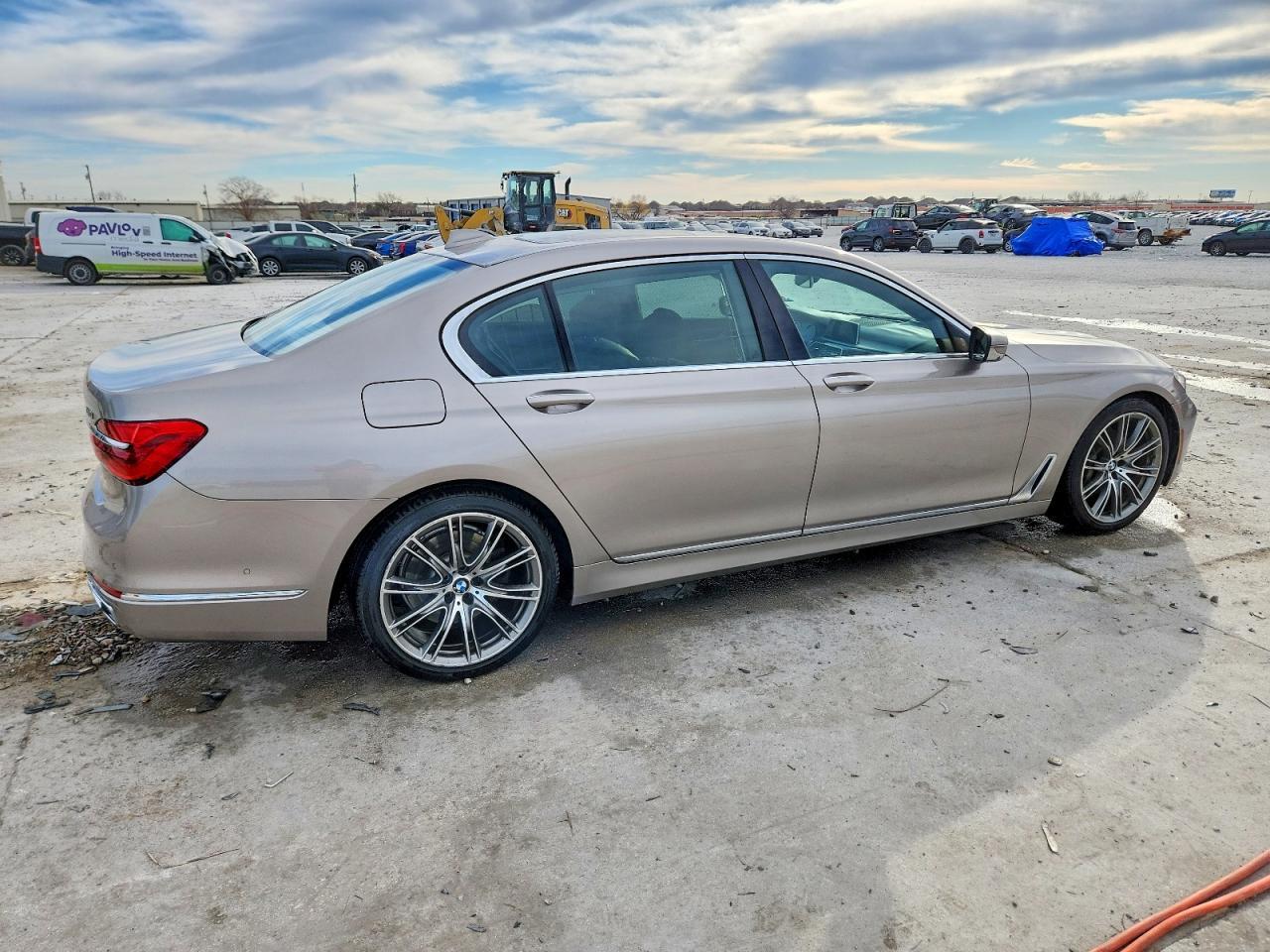2016 BMW 740 I - Фото 3