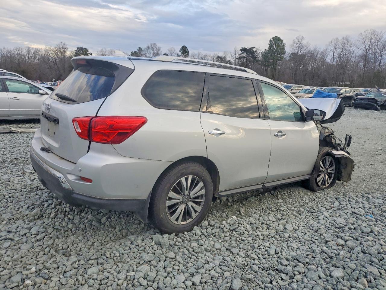 2019 Nissan Pathfinder S - Фото 3