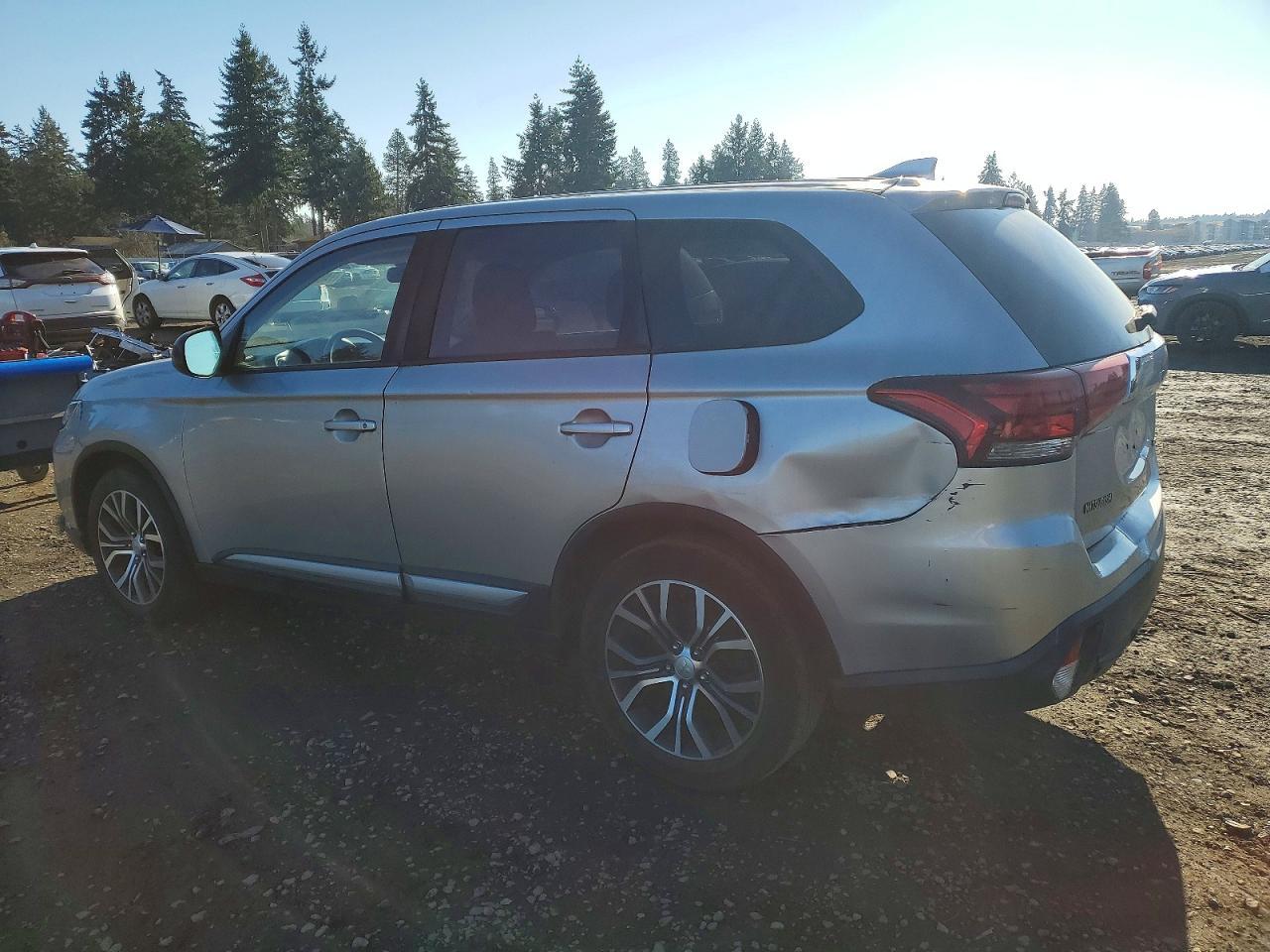 2018 Mitsubishi Outlander Es - Image 2